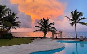 Casa del Puerto by MIJ - Beachfront Hotel
